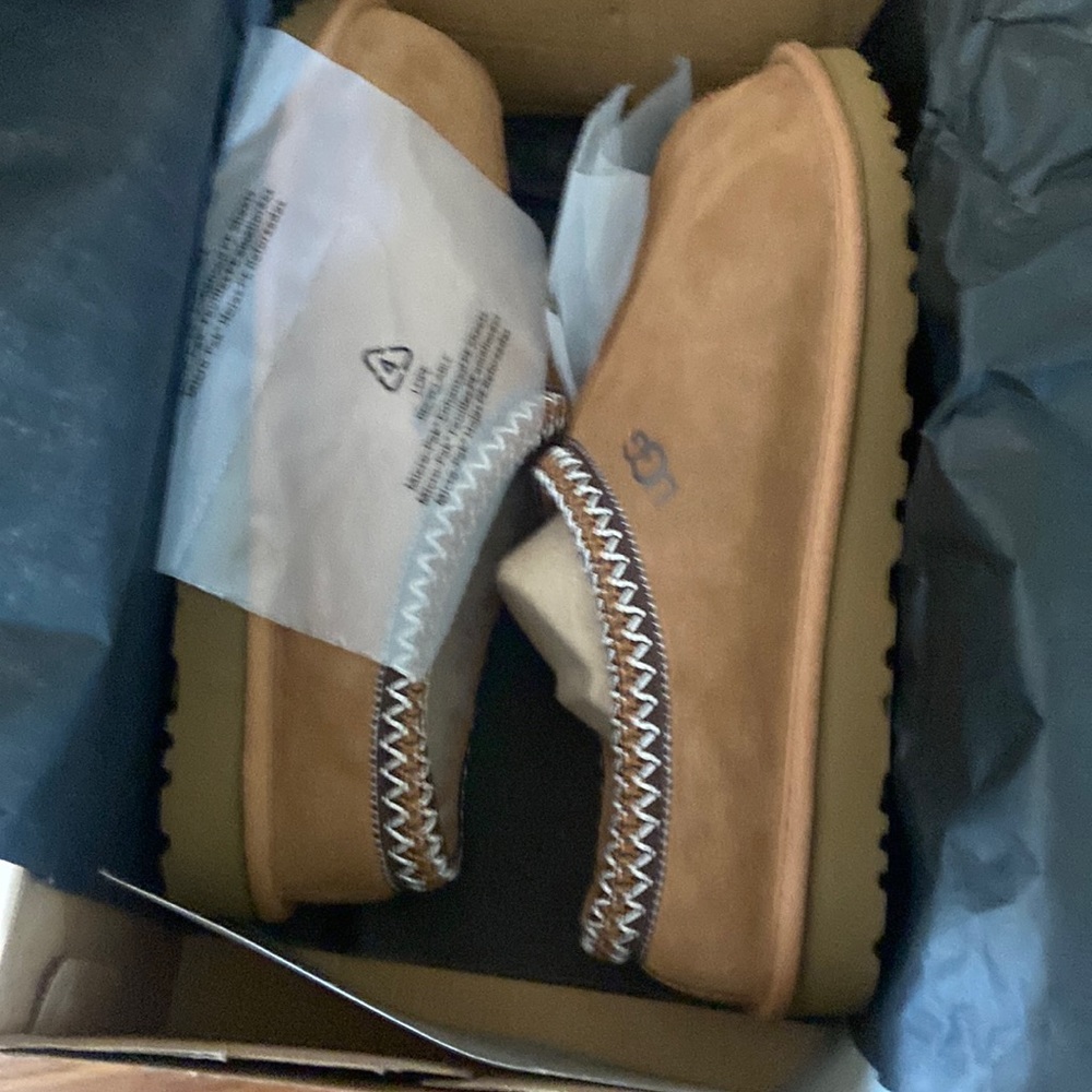 Men’s Ugg slippers size 11